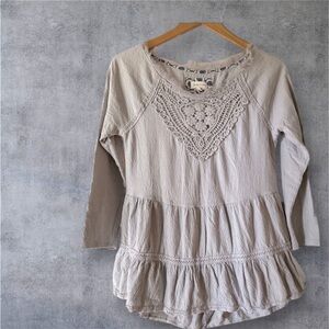 🎈Meadow Rue Anthropologie 3/4 Sleeve Gray Top Peplum Lace Accent